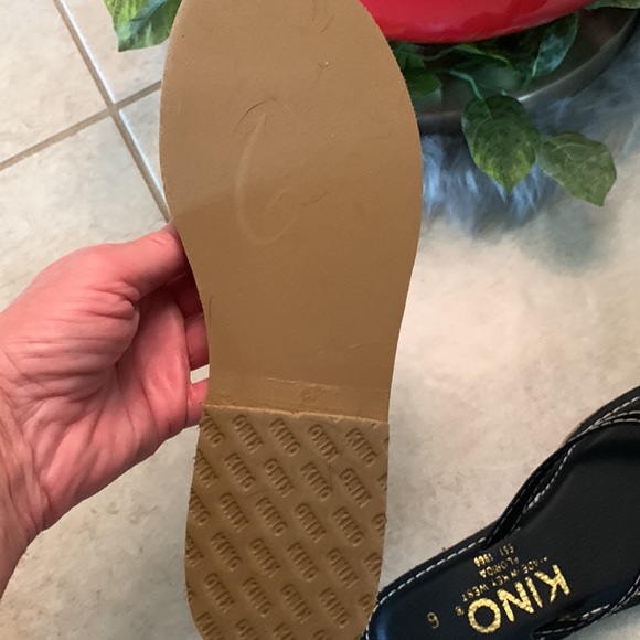 Sandals - Picture 3 of 4